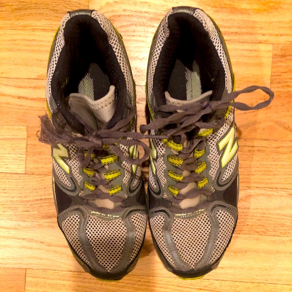 New Balance 876 trail running shoe